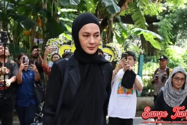Paula Verhoeven Kenang Hangatnya Kasih Sayang Ayah Mertua! Paula Verhoeven Kenang Hangatnya Kasih Sayang Ayah Mertua!