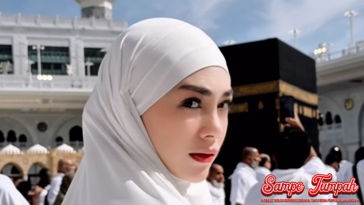 Tangis Celine Evangelista di Tanah Suci, Benarkah Bukti Ia Mualaf?
