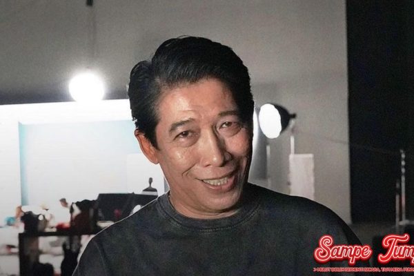 Tahan Dihantam Banjir, Parto Patrio Ogah Tinggalkan Rumahnya! Tahan Dihantam Banjir, Parto Patrio Ogah Tinggalkan Rumahnya!