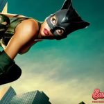 Halle Berry Garang di Catwoman, Lawan Bisnis Kecantikan Licik!