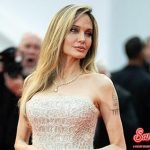 Gaun Kashmir Mewah, Angelina Jolie Bikin Publik Terpukau