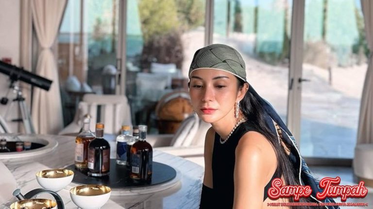 Momen Elegan Kirana Larasati Santap Kuliner di Red Sea