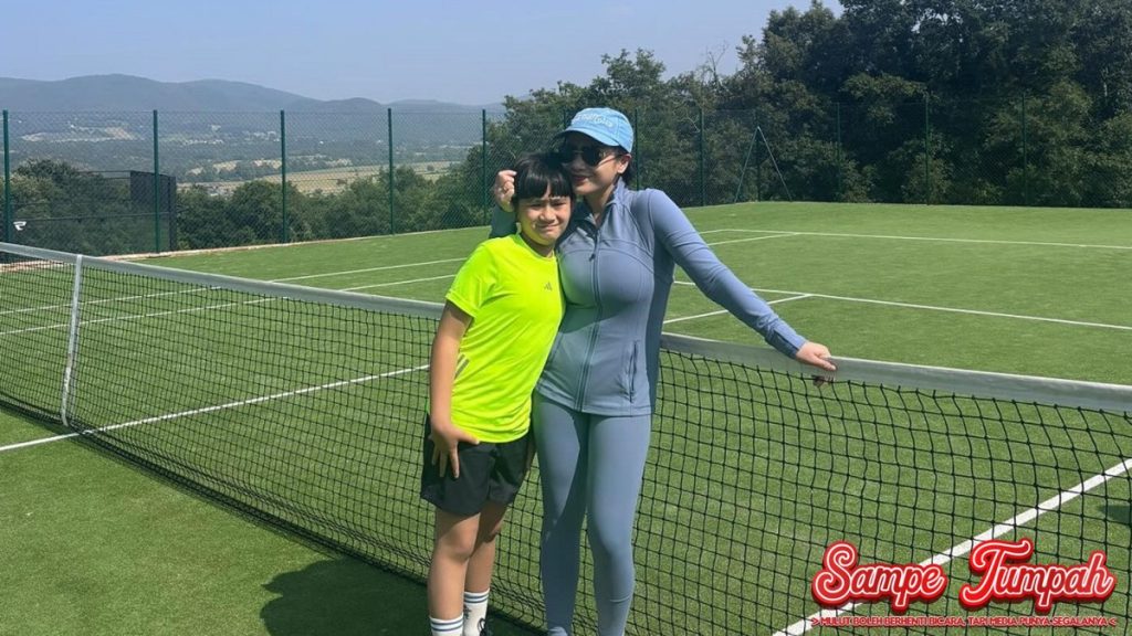 Liburan Sultan Ala Nagita dan Rafathar Main Tenis di Italia!
