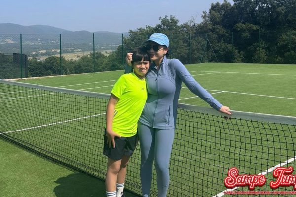 Liburan Sultan Ala Nagita dan Rafathar Main Tenis di Italia!