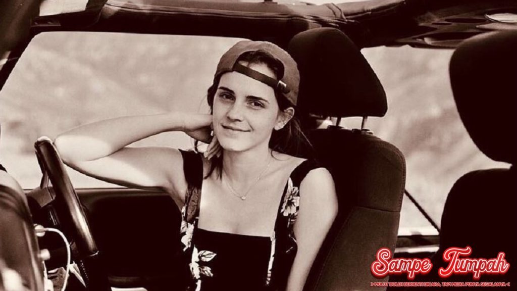 Polisi Inggris Bekukan Sim Emma Watson, Ini Kronologinya!v