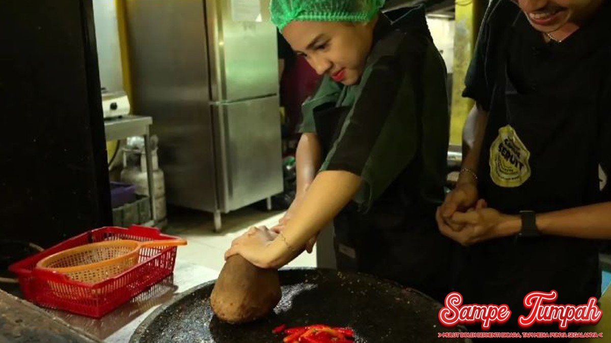 Sambel Pedas 2 Hati Azia Riza Ikut Tersayat Halus