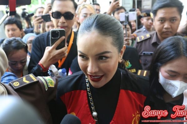 Nikita Mirzani dan Dukungan 17/8 di Tengah Penjara Nikita Mirzani dan Dukungan 17/8 di Tengah Penjara